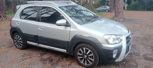 2014-Toyota-Etios-Cross-15-XS-5-dr image:2