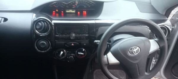 2014-Toyota-Etios-Cross-15-XS-5-dr image:5