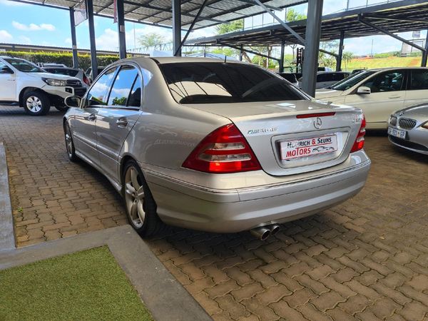 MERCEDES CLASSE C mercedes-benz-c-320-w203-avantgarde-amg-aut-5-amg-pakket-af-fabriek  de segunda mano el Parking