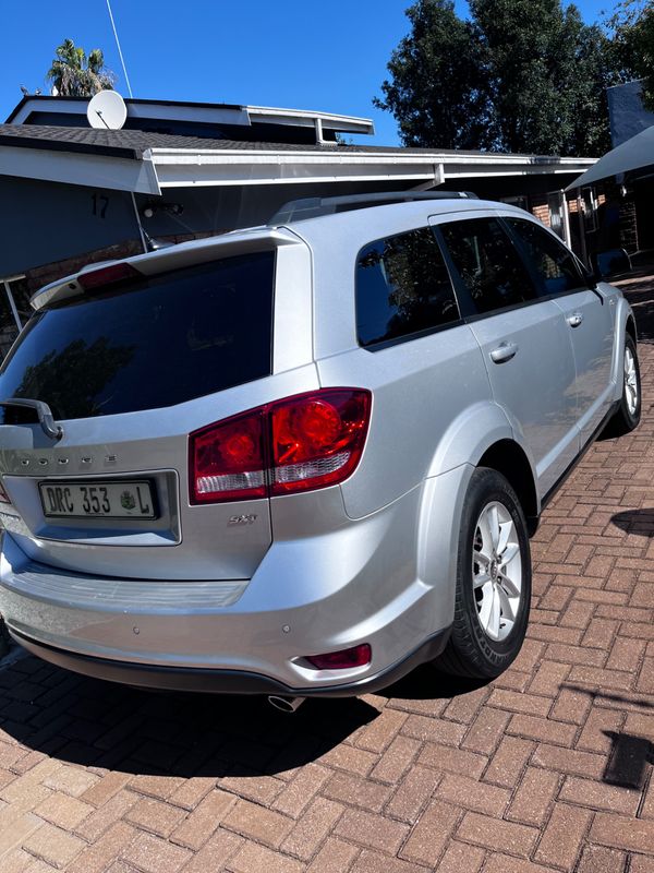2015-Dodge-Journey-36-V6-SXT-Auto image:6