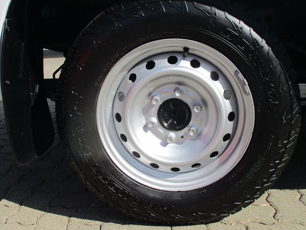 2016-Isuzu-KB-250D-Leed-Single-Cab image:9