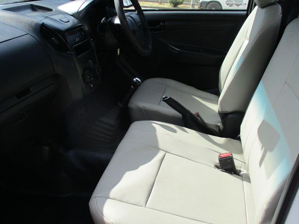 2016-Isuzu-KB-250D-Leed-Single-Cab image:5