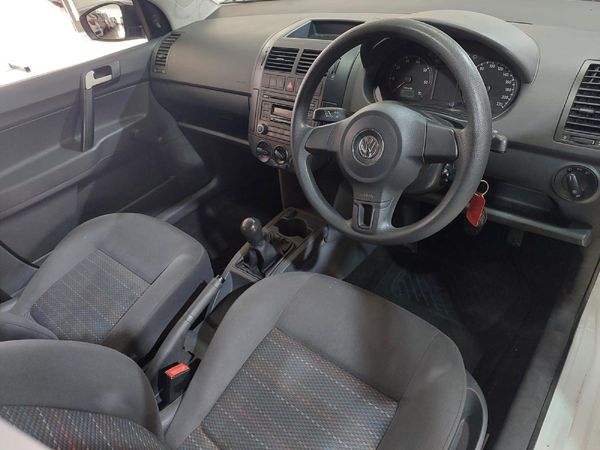 2017-Volkswagen-Polo-Vivo-GP-14-Xpress-5-dr image:3
