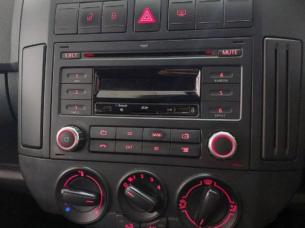 2017-Volkswagen-Polo-Vivo-GP-14-Xpress-5-dr image:6