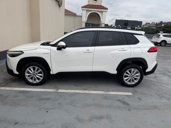2024-Toyota-Corolla-Cross-18-XS-Hybrid image:1
