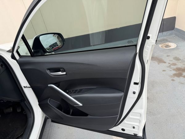2024-Toyota-Corolla-Cross-18-XS-Hybrid image:6