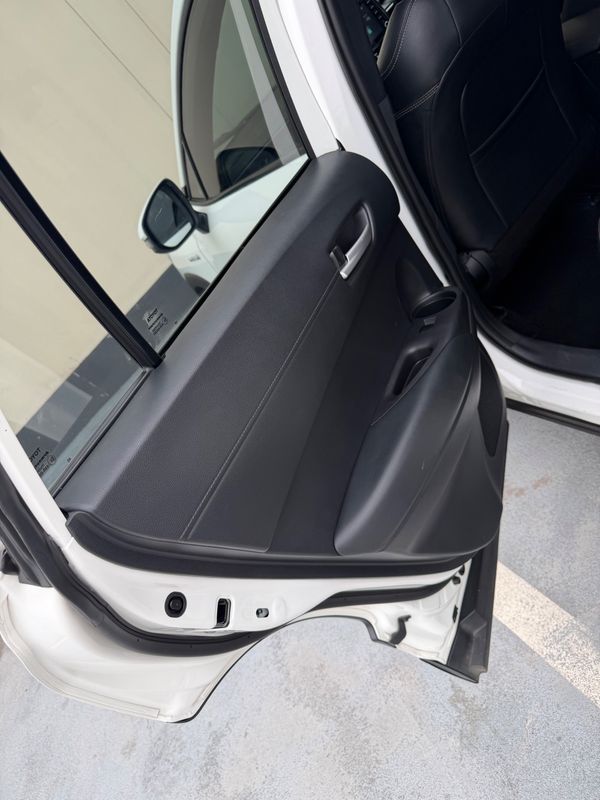 2024-Toyota-Corolla-Cross-18-XS-Hybrid image:7