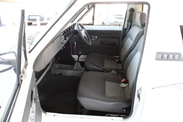 Nissan 1400 bakkie outlet seats for sale