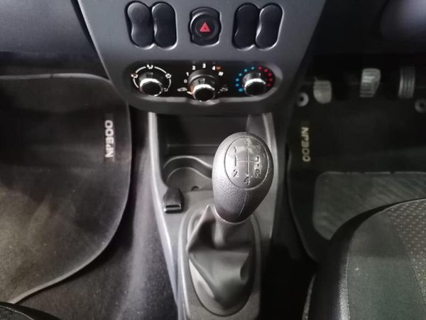 Nissan np200 online gear knob