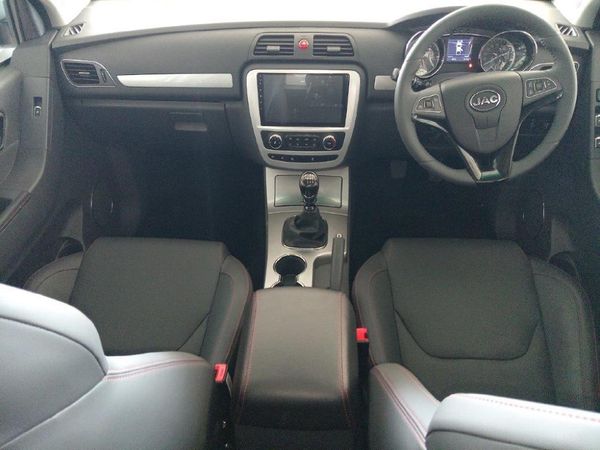 New Jac J5 2023: Price, interior, photos and technical data