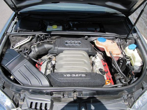 2005-Audi-A4-32-FSI-quattro-Auto image:11