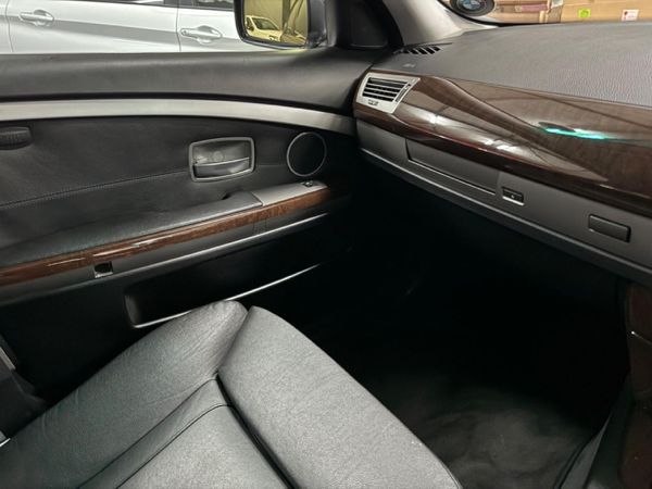 2006-BMW-7-Series-750i image:9