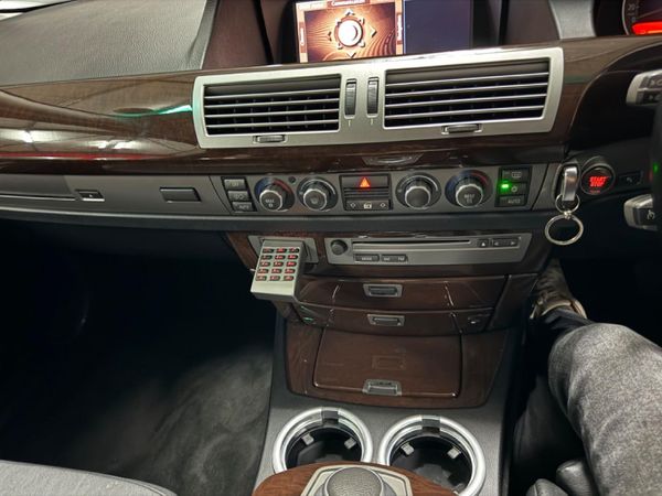 2006-BMW-7-Series-750i image:10