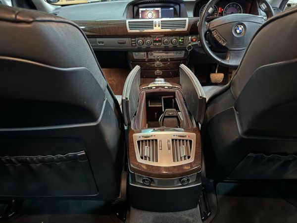 2006-BMW-7-Series-750i image:12