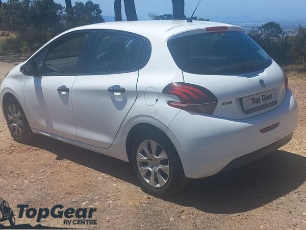 Top Gear drives the new Peugeot 208