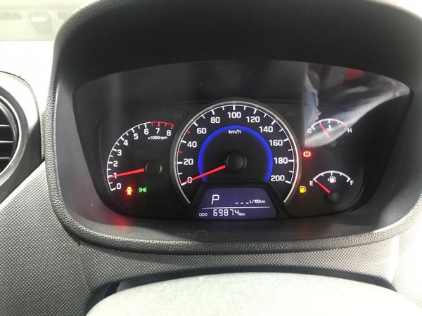 2019-Hyundai-Grand-i10-10-Fluid-Auto image:8