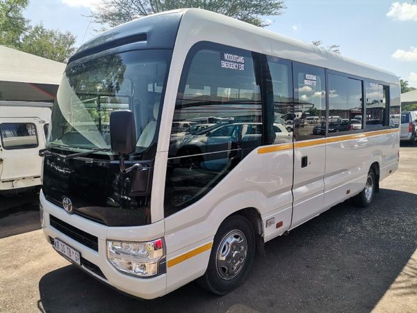 Used Toyota Coaster 2.8D GL Auto 23 Seater for sale in Gauteng - Cars ...