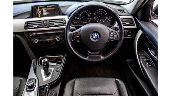 2013-BMW-3-Series-320i-Auto image:3