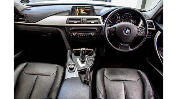 2013-BMW-3-Series-320i-Auto image:4