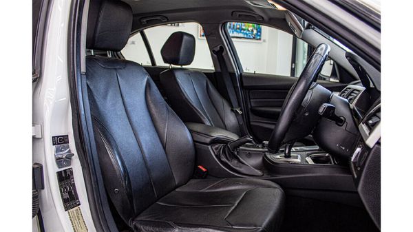 2013-BMW-3-Series-320i-Auto image:5