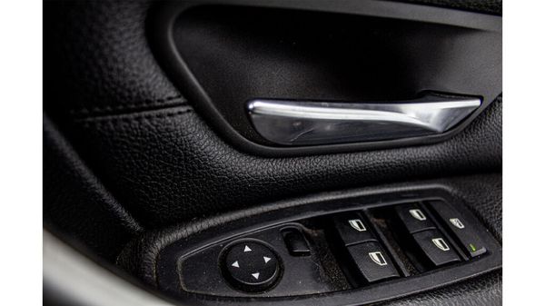 2013-BMW-3-Series-320i-Auto image:8