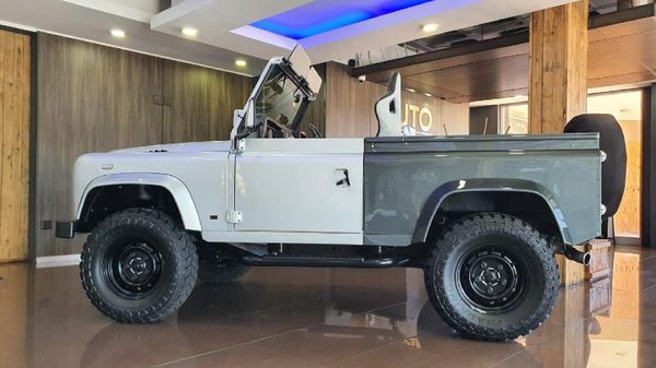 Used Land Rover Defender 90 2.5 TD5 CSW for sale in Western Cape