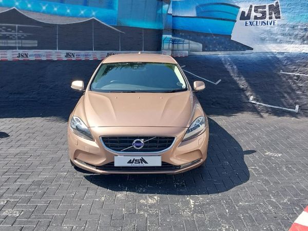 2013-Volvo-V40-T4-Elite image:2