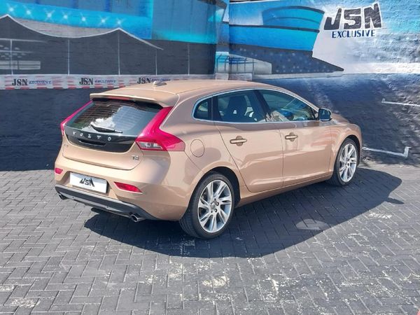 2013-Volvo-V40-T4-Elite image:4