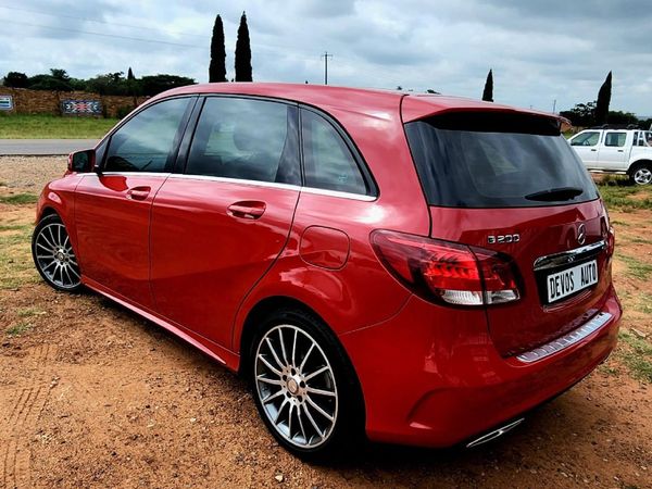 2015-Mercedes-Benz-B-Class-B-200-CDI-AMG-Auto image:3