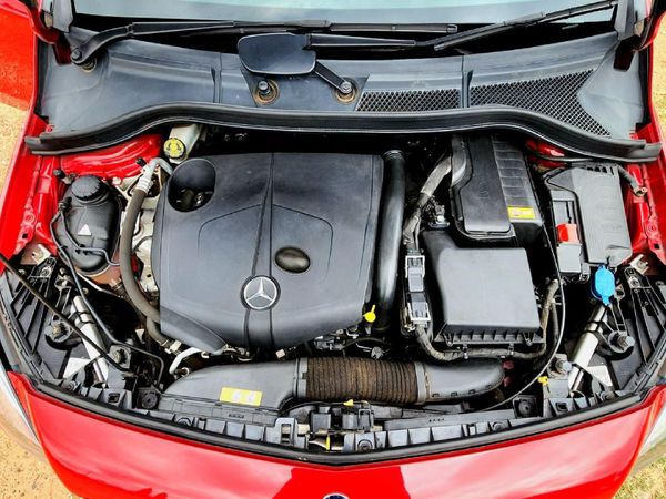 2015-Mercedes-Benz-B-Class-B-200-CDI-AMG-Auto image:5