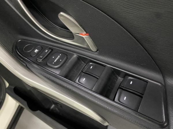 2021-Mahindra-XUV-500-22D-mHawk-7-seat-W6-Auto image:7