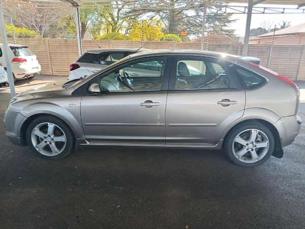 2007-Ford-Focus-16i-Ambiente-5-dr image:1