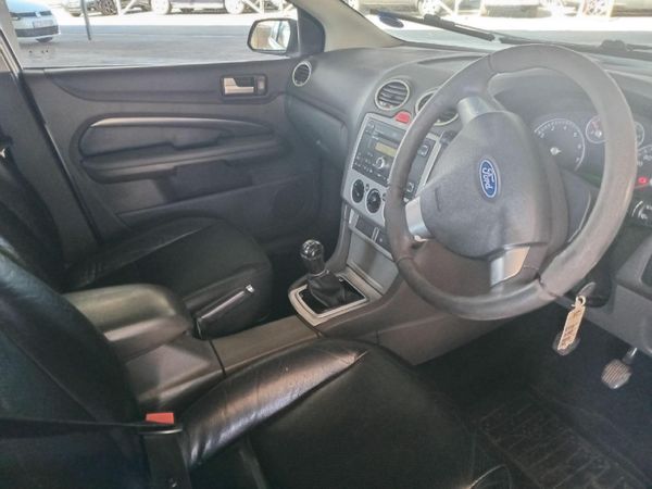 2007-Ford-Focus-16i-Ambiente-5-dr image:4