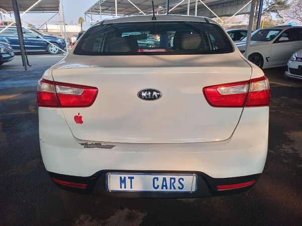 2014-Kia-Rio-14-Sedan image:4