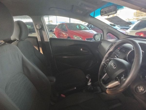 2014-Kia-Rio-14-Sedan image:5