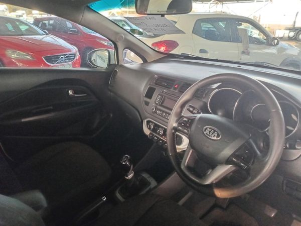 2014-Kia-Rio-14-Sedan image:6