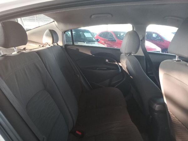 2014-Kia-Rio-14-Sedan image:7