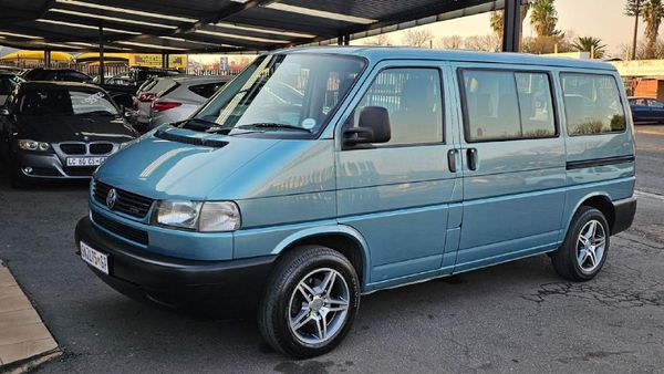 2003 Volkswagen T5 1.9 TDI badge with a green environment - Car Photo