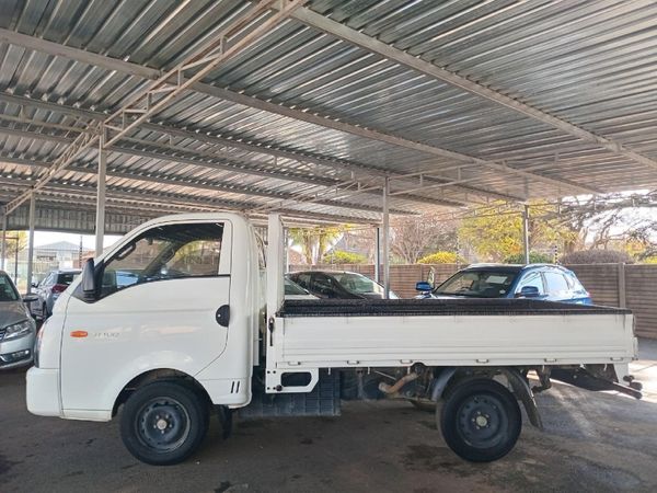 2015-Hyundai-H100-Bakkie-26D-Dropside image:1