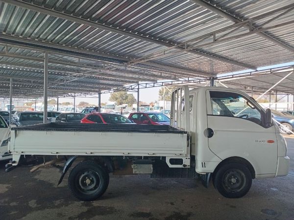 2015-Hyundai-H100-Bakkie-26D-Dropside image:4