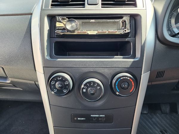 2015-Toyota-Corolla-Quest-16 image:9