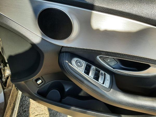 2015-Mercedes-Benz-C-Class-C-180-Avantgarde-Auto image:15