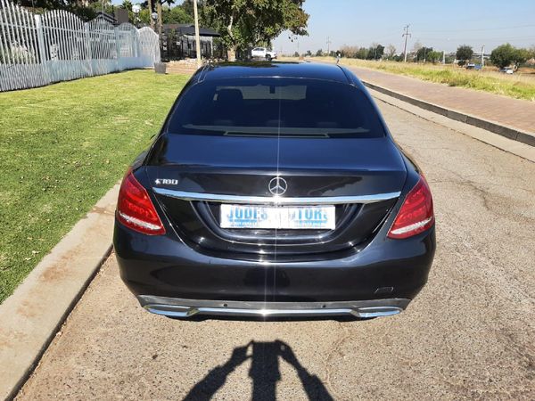 2015-Mercedes-Benz-C-Class-C-180-Avantgarde-Auto image:5