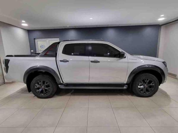 New Isuzu D-Max 3.0 DDI V-Cross HR Auto Double-Cab for sale in