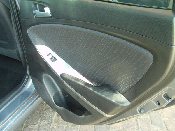 2017-Hyundai-Accent-16-GLS-Fluid-Auto image:11
