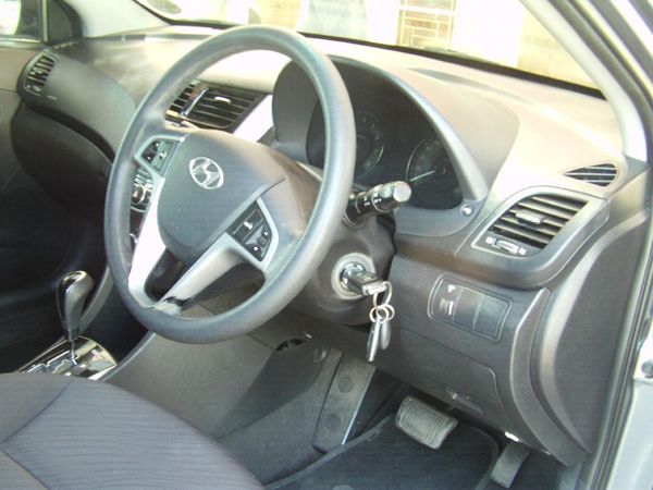 2017-Hyundai-Accent-16-GLS-Fluid-Auto image:14