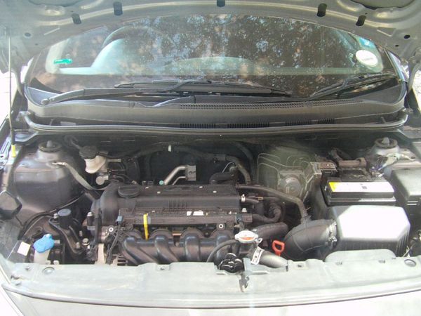 2017-Hyundai-Accent-16-GLS-Fluid-Auto image:22