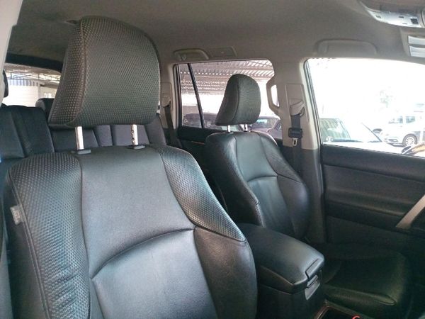 2011-Toyota-Land-Cruiser-Prado-30-TDI-VX-Auto image:7