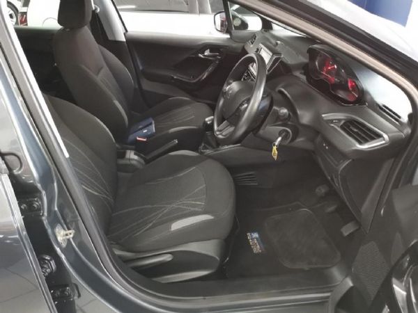 2016-Peugeot-208-12-PureTech-Active-5-dr image:7