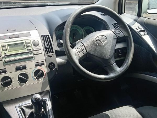 2009-Toyota-Corolla-Verso-1800 image:9